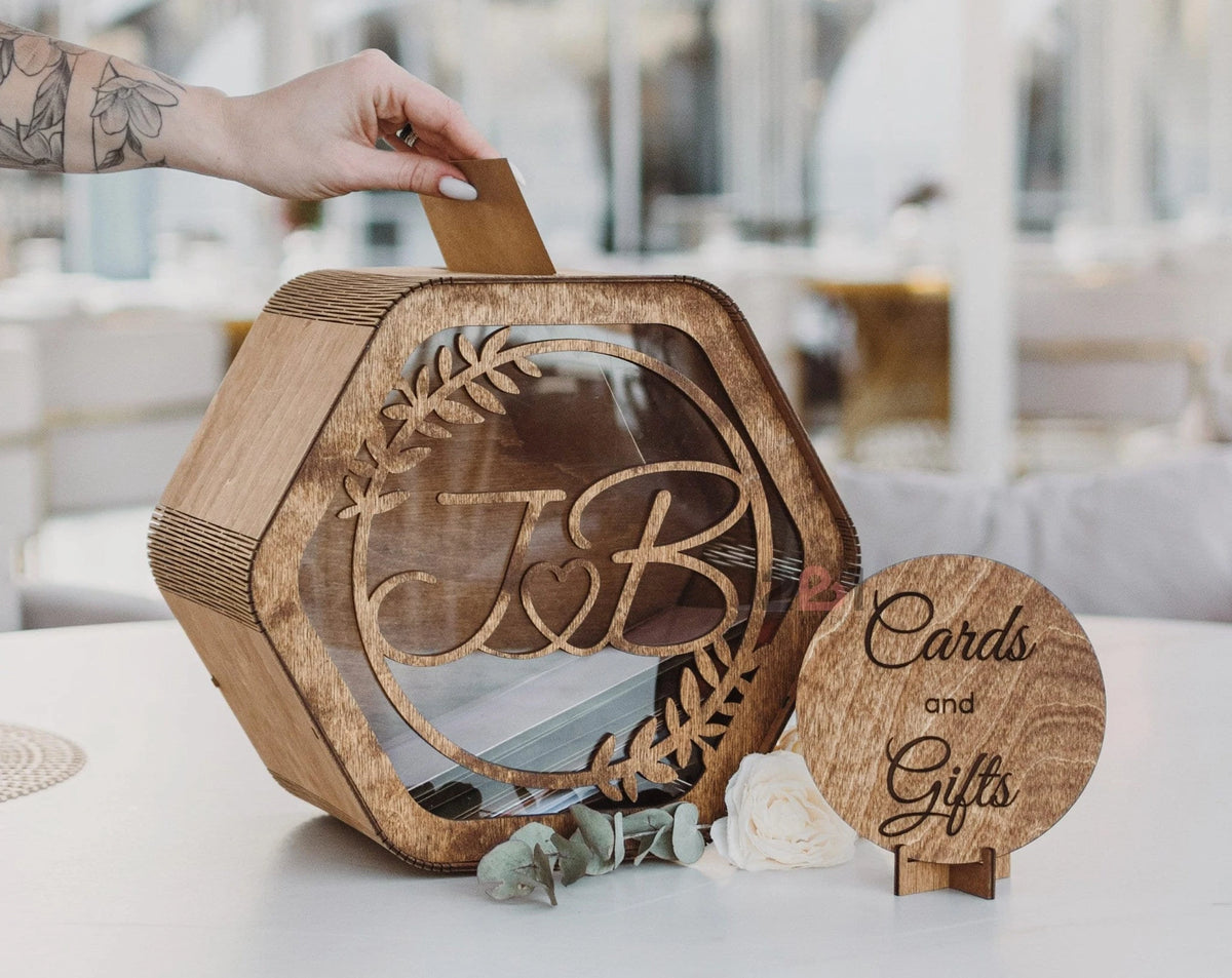 صندوق خشبي مع لوحة Cards and Gifts